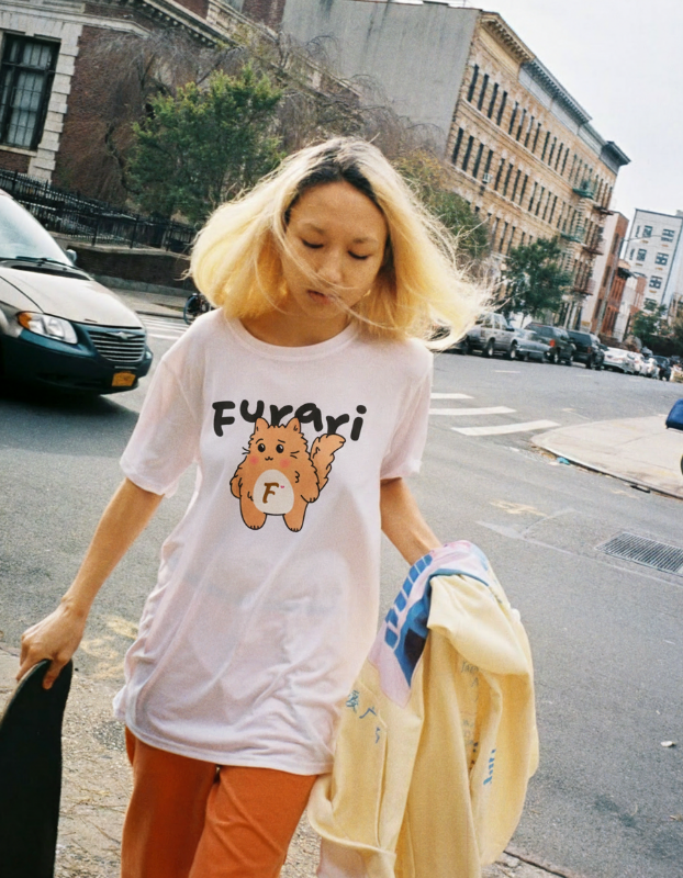 Person carrying Furari tote bag